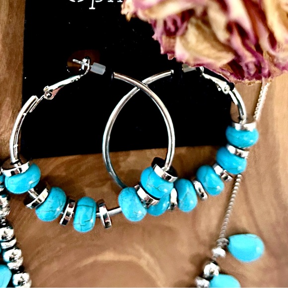 Turquoise and Silver Beaded Jewelry Set - Picture 7 of 8